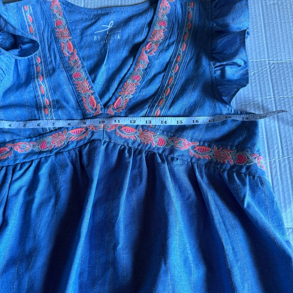 Talia v neck embroidered ruffle top large - Picture 7 of 7